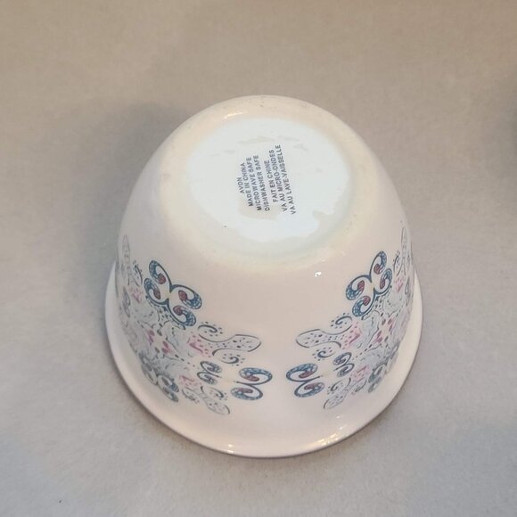 Set of Porcelain Measuring Cups - Picture 4 of 6